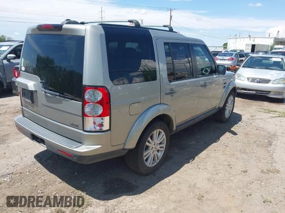 ✅ 2010 Land Rover LR4 Lux • VIN: SALAK2D41AA535124 • Лот: 42805660. Опубликован ранее на IAAI с пробегом 173 811 миль. Бесплатный доступ к архиву аукционных продаж из США и подробный отчёт об истории автомобиля на DreamBid. Изображение 4.