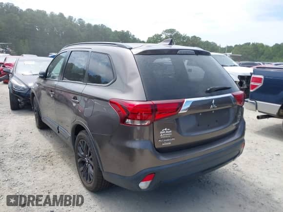2018 Mitsubishi Outlander SE with VIN JA4AD3A38JZ018658, listed as a IAAI auction lot 43073998 with 118,207 mi miles and . Bid and sale history available at DreamBid. Image 3.