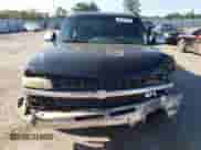 ✅ 2000 Chevrolet Silverado 1500 LS • VIN: 2GCEC19T7Y1374850 • Lot: 68929524. Wystawiony na Copart z przebiegiem 426 938 mil mil. Skorzystaj z bezpłatnego archiwum sprzedaży aukcyjnych z USA i zobacz szczegółowy raport historii pojazdu na DreamBid. Zdjęcie 5.