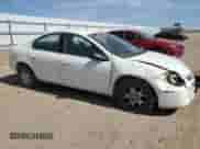 2004 Dodge Neon SXT z VIN 1B3ES56C24D630813, wystawiony jako Copart lot #60723685 z przebiegiem 69 856 mil mil oraz Szkoda całkowita • Salvage title. Historia ofert i sprzedaży dostępna na DreamBid. Obrazek 4.