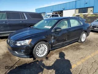✅ 2016 Volkswagen Passat SE • VIN: 1VWBT7A32GC013663 • Lot: 70131455. Listed on Copart with 105,628 mi. Free auction sales archive from the USA and detailed vehicle history report at DreamBid. Image 1.