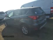 ✅ 2019 Ford Escape SE • VIN: 1FMCU0GD5KUB97197 • Лот: 86087375. Опубликован ранее на Copart с пробегом 152 790 миль. Бесплатный доступ к архиву аукционных продаж из США и подробный отчёт об истории автомобиля на DreamBid. Изображение 2.