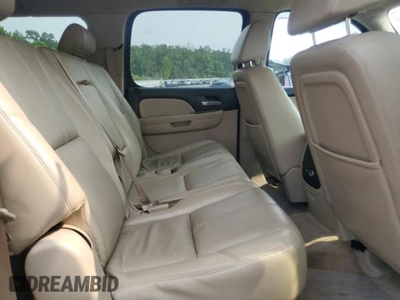 ✅ 2008 Chevrolet Suburban 1LT • VIN: 1GNFK16328J236819 • Lot: 67615475. Wystawiony na Copart z przebiegiem 165 732 mil. Bezpłatny archiwum sprzedaży aukcyjnych z USA i szczegółowy raport historii pojazdu na DreamBid. Zdjęcie 11.