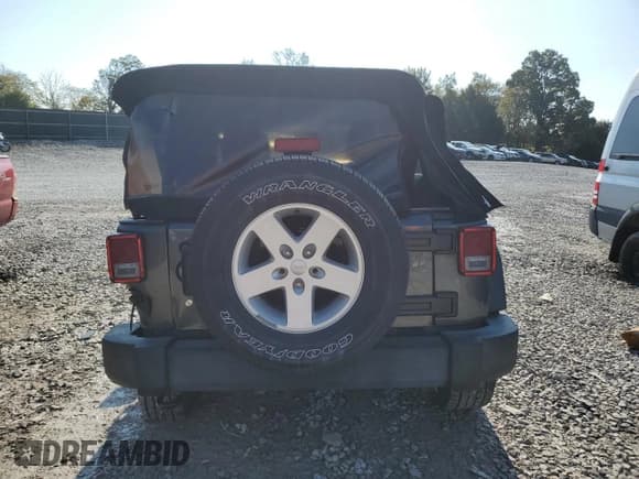 ✅ 2017 Jeep Wrangler Unlimited Sport • VIN: 1C4BJWDG7HL692509 • Lot: 87087825. Wystawiony na Copart z przebiegiem 101 537 mil. Bezpłatny archiwum sprzedaży aukcyjnych z USA i szczegółowy raport historii pojazdu na DreamBid. Zdjęcie 6.