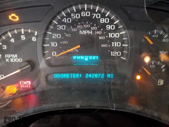 ✅ 2004 Chevrolet Silverado 1500 LS • VIN: 2GCEC13T041427861 • Лот: 62784795. Опубликован ранее на Copart с пробегом 242 072 миль. Бесплатный доступ к архиву аукционных продаж из США и подробный отчёт об истории автомобиля на DreamBid. Изображение 9.