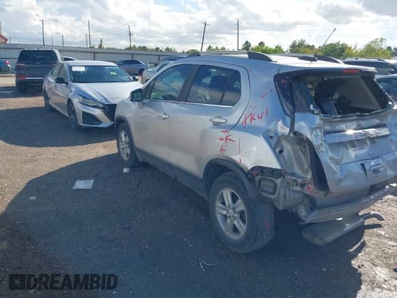 2016 Chevrolet Trax LT z VIN KL7CJLSB5GB761841, wystawiony jako IAAI lot #43273043 z przebiegiem 80 661 mil mil oraz . Historia ofert i sprzedaży dostępna na DreamBid. Obrazek 3.