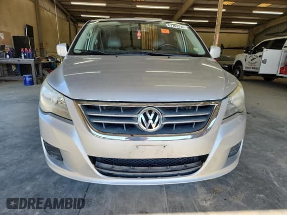 ✅ 2011 Volkswagen Routan SEL • VIN: 2V4RW5DGXBR772577 • Lot: 67703175. Wystawiony na Copart z przebiegiem 153 027 mil. Bezpłatny archiwum sprzedaży aukcyjnych z USA i szczegółowy raport historii pojazdu na DreamBid. Zdjęcie 5.