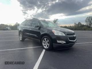 2009 Chevrolet Traverse 1LT z VIN 1GNEV23D79S123921, wystawiony jako Copart lot #89722945 z przebiegiem 133 130 mil mil oraz Czysty tytuł • Clean title. Historia ofert i sprzedaży dostępna na DreamBid. Obrazek 1.