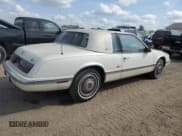 ✅ 1990 Buick Riviera • VIN: 1G4EZ13C7LU400525 • Lot: 71667574. Wystawiony na Copart z przebiegiem 226 125 mil. Bezpłatny archiwum sprzedaży aukcyjnych z USA i szczegółowy raport historii pojazdu na DreamBid. Zdjęcie 3.