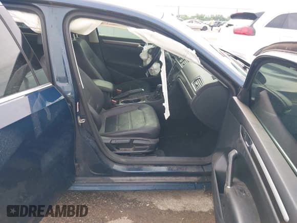 ✅ 2018 Volkswagen Passat SE • VIN: 1VWBA7A36JC040183 • Lot: 42338088. Wystawiony na IAAI z przebiegiem 86 591 mil. Bezpłatny archiwum sprzedaży aukcyjnych z USA i szczegółowy raport historii pojazdu na DreamBid. Zdjęcie 5.