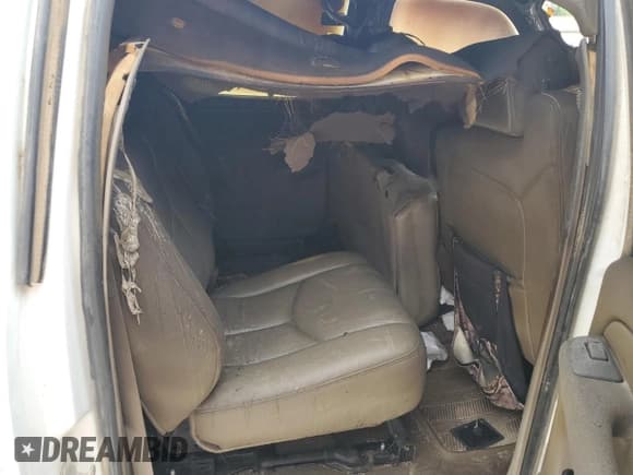 ✅ 2006 Chevrolet Silverado 2500HD LT3 • VIN: 1GCHK23UX6F191374 • Lot: 56893015. Wystawiony na Copart z przebiegiem Nie podano. Bezpłatny archiwum sprzedaży aukcyjnych z USA i szczegółowy raport historii pojazdu na DreamBid. Zdjęcie 10.