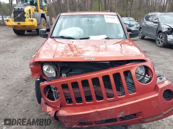 ✅ 2009 Jeep Patriot Sport • VIN: 1J4FT28B69D122011 • Lot: 41740188. Wystawiony na IAAI z przebiegiem 111 848 mil. Bezpłatny archiwum sprzedaży aukcyjnych z USA i szczegółowy raport historii pojazdu na DreamBid. Zdjęcie 12.