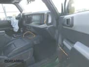 ✅ 2023 Ford Bronco • VIN: 1FMEE5DP2PLB43810 • Lot: 41656885. Wystawiony na IAAI z przebiegiem 22 178 mil. Bezpłatny archiwum sprzedaży aukcyjnych z USA i szczegółowy raport historii pojazdu na DreamBid. Zdjęcie 5.