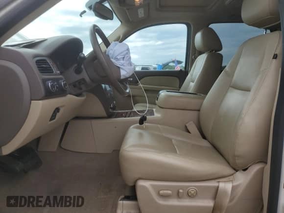 2013 Chevrolet Tahoe LTZ z VIN 1GNSKCE0XDR192002, wystawiony jako Copart lot #65217315 z przebiegiem 125 727 mil mil oraz Szkoda całkowita • Salvage title. Historia ofert i sprzedaży dostępna na DreamBid. Obrazek 7.