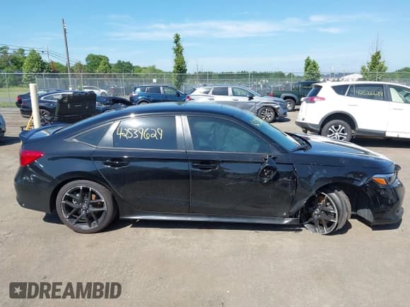 ✅ 2024 Honda Civic Si • VIN: 2HGFE1E53RH472337 • Lot: 42539629. Wystawiony na IAAI z przebiegiem 12 883 mil. Bezpłatny archiwum sprzedaży aukcyjnych z USA i szczegółowy raport historii pojazdu na DreamBid. Zdjęcie 13.