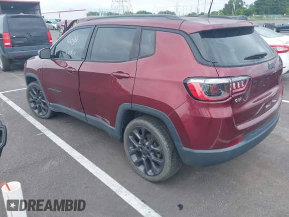 2021 Jeep Compass 80th Anniversary z VIN 3C4NJCEBXMT571406, wystawiony jako IAAI lot #42900251 z przebiegiem 91 891 mil mil oraz . Historia ofert i sprzedaży dostępna na DreamBid. Obrazek 3.