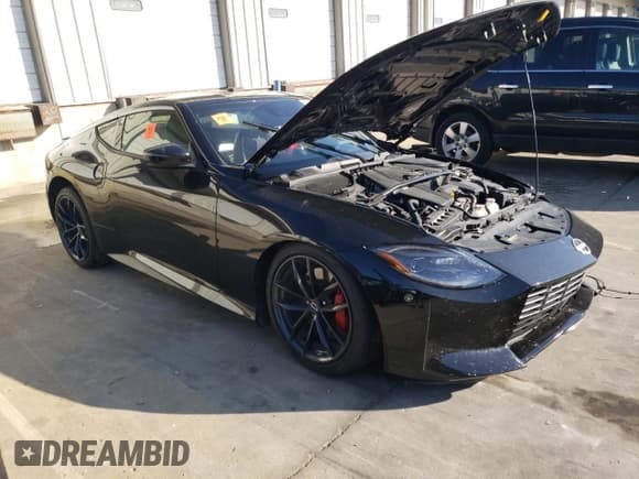 ✅ 2025 Nissan Z Performance • VIN: JN1BZ4BH7SM410933 • Lot: 71972275. Wystawiony na Copart z przebiegiem 13 445 mil. Bezpłatny archiwum sprzedaży aukcyjnych z USA i szczegółowy raport historii pojazdu na DreamBid. Zdjęcie 4.