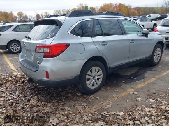 ✅ 2015 Subaru Outback Premium • VIN: 4S4BSACC3F3202400 • Lot: 43622003. Listed on IAAI with 189,786 mi. Free auction sales archive from the USA and detailed vehicle history report at DreamBid. Image 4.