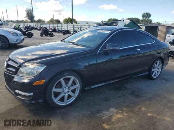 ✅ 2013 Mercedes-Benz C 250 • VIN: WDDGJ4HB0DG034709 • Lot: 82740915. Listed on Copart with 109,782 mi. Free auction sales archive from the USA and detailed vehicle history report at DreamBid. Image 1.