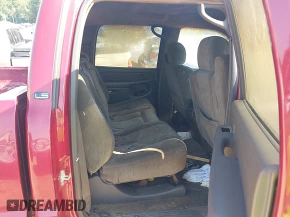 ✅ 2005 Chevrolet Silverado 2500HD LS • VIN: 1GCHK23U45F809481 • Lot: 42670838. Wystawiony na IAAI z przebiegiem Nie podano. Bezpłatny archiwum sprzedaży aukcyjnych z USA i szczegółowy raport historii pojazdu na DreamBid. Zdjęcie 8.