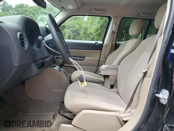 ✅ 2015 Jeep Patriot Sport • VIN: 1C4NJPBA5FD156912 • Lot: 58123725. Wystawiony na Copart z przebiegiem 102 525 mil. Bezpłatny archiwum sprzedaży aukcyjnych z USA i szczegółowy raport historii pojazdu na DreamBid. Zdjęcie 7.