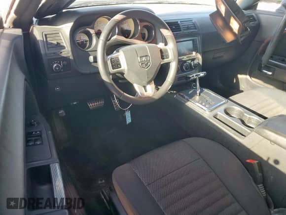 2014 Dodge Challenger Shaker z VIN 2C3CDYBT8EH302456, wystawiony jako Copart lot #60986835 z przebiegiem 108 228 mil mil oraz Czysty tytuł • Clean title. Historia ofert i sprzedaży dostępna na DreamBid. Obrazek 8.