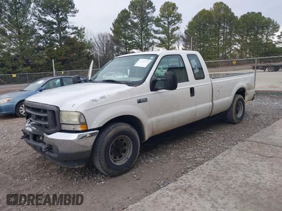 ✅ 2004 Ford F-250 XL • VIN: 1FTNX20L34EA13731 • Lot: 41510742. Wystawiony na IAAI z przebiegiem 323 217 mil. Bezpłatny archiwum sprzedaży aukcyjnych z USA i szczegółowy raport historii pojazdu na DreamBid. Zdjęcie 2.