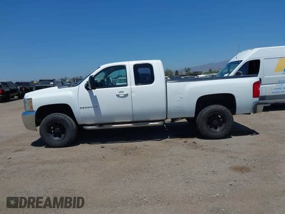2007 Chevrolet Silverado 2500HD LTZ z VIN 1GCHK29667E573319, wystawiony jako IAAI lot #42675624 z przebiegiem 138 091 mil mil oraz . Historia ofert i sprzedaży dostępna na DreamBid. Obrazek 14.