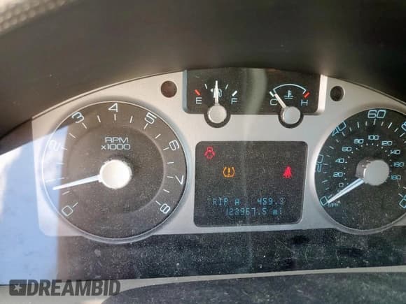 ✅ 2011 Mercury Mariner Premier • VIN: 4M2CN8HG9BKJ08665 • Lot: 85329905. Listed on Copart with 123,967 mi. Free auction sales archive from the USA and detailed vehicle history report at DreamBid. Image 9.