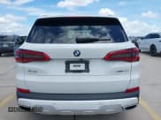 ✅ 2020 BMW X5 sDrive40i • VIN: 5UXCR4C06LLE30660 • Lot: 42613791. Wystawiony na IAAI z przebiegiem 61 384 mil. Bezpłatny archiwum sprzedaży aukcyjnych z USA i szczegółowy raport historii pojazdu na DreamBid. Zdjęcie 17.