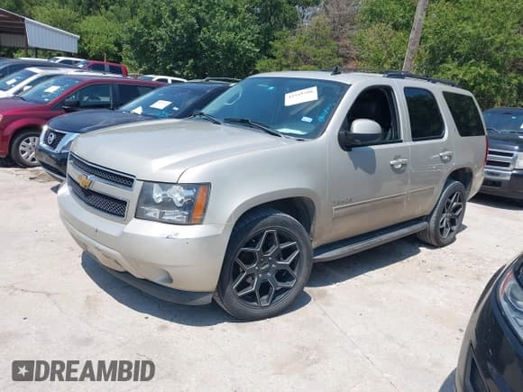 ✅ 2013 Chevrolet Tahoe LT • VIN: 1GNSCBE02DR341400 • Lot: 42925386. Wystawiony na IAAI z przebiegiem 242 739 mil. Bezpłatny archiwum sprzedaży aukcyjnych z USA i szczegółowy raport historii pojazdu na DreamBid. Zdjęcie 2.