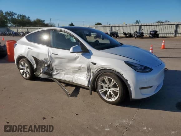 ✅ 2021 Tesla Model Y Long Range • VIN: 5YJYGDEE2MF274477 • Lot: 90640995. Wystawiony na Copart z przebiegiem Nie podano. Bezpłatny archiwum sprzedaży aukcyjnych z USA i szczegółowy raport historii pojazdu na DreamBid. Zdjęcie 4.