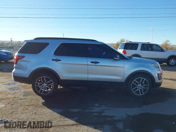 ✅ 2016 Ford Explorer Sport • VIN: 1FM5K8GT3GGB02467 • Lot: 43886644. Wystawiony na IAAI z przebiegiem 124 138 mil. Bezpłatny archiwum sprzedaży aukcyjnych z USA i szczegółowy raport historii pojazdu na DreamBid. Zdjęcie 13.