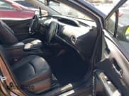 ✅ 2021 Toyota Prius LE • VIN: JTDKAMFP3M3167586 • Lot: 39672661. Wystawiony na IAAI z przebiegiem 42 050 mil. Bezpłatny archiwum sprzedaży aukcyjnych z USA i szczegółowy raport historii pojazdu na DreamBid. Zdjęcie 5.