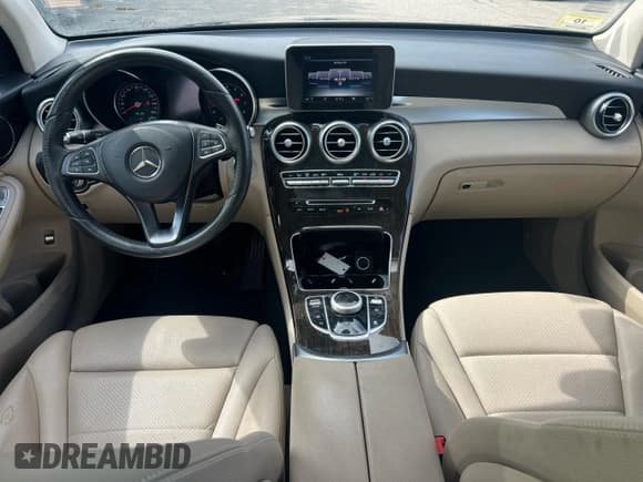 ✅ 2017 Mercedes-Benz GLC 300 • VIN: WDC0G4KB4HF243783 • Лот: 81058845. Опубликован ранее на Copart с пробегом 99 632 миль. Бесплатный доступ к архиву аукционных продаж из США и подробный отчёт об истории автомобиля на DreamBid. Изображение 9.