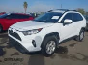 ✅ 2019 Toyota RAV4 XLE • VIN: 2T3W1RFV7KC025699 • Lot: 43616008. Wystawiony na IAAI z przebiegiem 106 677 mil. Bezpłatny archiwum sprzedaży aukcyjnych z USA i szczegółowy raport historii pojazdu na DreamBid. Zdjęcie 18.