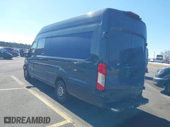 ✅ 2021 Ford Transit Cargo • VIN: 1FTBR3X87MKA56961 • Lot: 41671753. Wystawiony na IAAI z przebiegiem 93 912 mil. Bezpłatny archiwum sprzedaży aukcyjnych z USA i szczegółowy raport historii pojazdu na DreamBid. Zdjęcie 3.