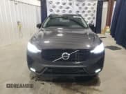 ✅ 2024 Volvo XC60 Core Dark Theme • VIN: YV4L12RK4R1829376 • Lot: 54715745. Wystawiony na Copart z przebiegiem 67 195 mil. Bezpłatny archiwum sprzedaży aukcyjnych z USA i szczegółowy raport historii pojazdu na DreamBid. Zdjęcie 5.