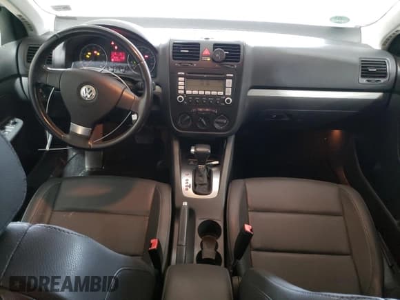 ✅ 2008 Volkswagen Jetta Wolfsburg Edition • VIN: 3VWRJ71K08M152671 • Lot: 92319435. Wystawiony na Copart z przebiegiem 216 594 mil. Bezpłatny archiwum sprzedaży aukcyjnych z USA i szczegółowy raport historii pojazdu na DreamBid. Zdjęcie 8.