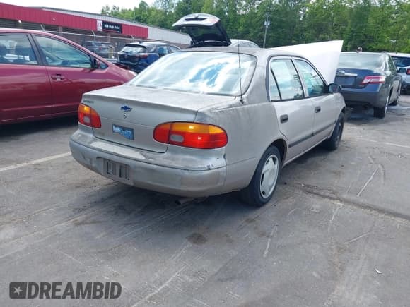 ✅ 2002 Chevrolet Prizm • VIN: 1Y1SK52802Z408768 • Lot: 42241540. Wystawiony na IAAI z przebiegiem 276 083 mil. Bezpłatny archiwum sprzedaży aukcyjnych z USA i szczegółowy raport historii pojazdu na DreamBid. Zdjęcie 4.