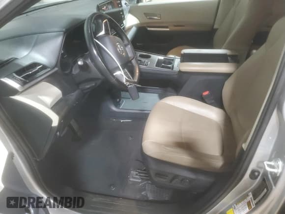 ✅ 2021 Toyota Sienna XLE • VIN: 5TDYRKEC5MS007035 • Lot: 92400495. Listed on Copart with 106,645 mi. Free auction sales archive from the USA and detailed vehicle history report at DreamBid. Image 7.