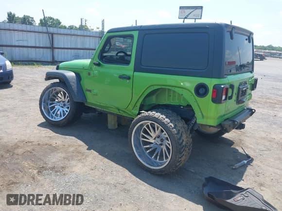 ✅ 2018 Jeep Wrangler Sport • VIN: 1C4GJXAG1JW271695 • Лот: 42472603. Опубликован ранее на IAAI с пробегом 105 460 миль. Бесплатный доступ к архиву аукционных продаж из США и подробный отчёт об истории автомобиля на DreamBid. Изображение 3.