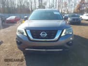 ✅ 2017 Nissan Pathfinder S • VIN: 5N1DR2MN3HC901619 • Lot: 43664004. Wystawiony na IAAI z przebiegiem 118 384 mil. Bezpłatny archiwum sprzedaży aukcyjnych z USA i szczegółowy raport historii pojazdu na DreamBid. Zdjęcie 12.