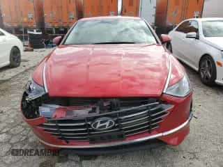 2021 Hyundai Sonata SE z VIN 5NPEG4JAXMH131140, wystawiony jako Copart lot #42799173 z przebiegiem Nie podano mil oraz . Historia ofert i sprzedaży dostępna na DreamBid. Obrazek 5.