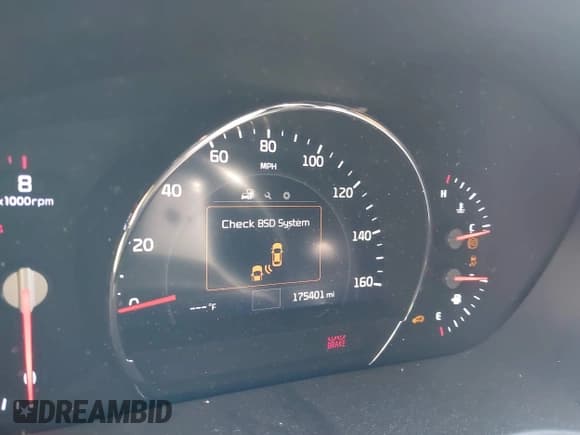 ✅ 2016 Kia Sorento SXL • VIN: 5XYPKDA10GG048268 • Lot: 43635249. Listed on IAAI with 175,401 mi. Free auction sales archive from the USA and detailed vehicle history report at DreamBid. Image 7.