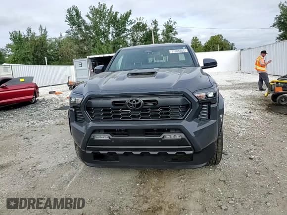 ✅ 2024 Toyota Tacoma SR5 • VIN: 3TMLB5JNXRM072929 • Lot: 71908355. Wystawiony na Copart z przebiegiem 5 305 mil. Bezpłatny archiwum sprzedaży aukcyjnych z USA i szczegółowy raport historii pojazdu na DreamBid. Zdjęcie 13.