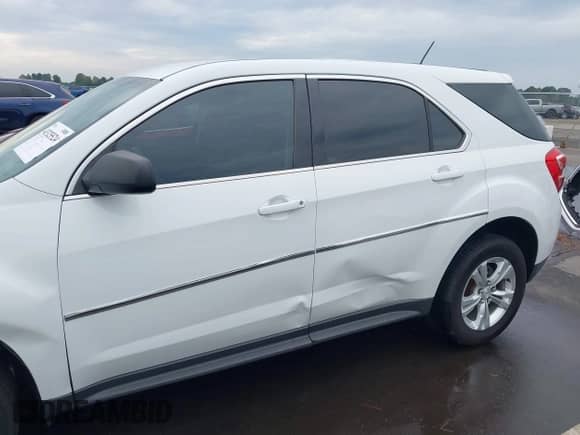 2017 Chevrolet Equinox LS z VIN 2GNALBEK0H1532261, wystawiony jako IAAI lot #43325524 z przebiegiem 90 274 mil mil oraz . Historia ofert i sprzedaży dostępna na DreamBid. Obrazek 17.