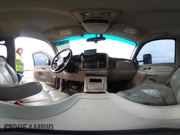 ✅ 2001 Chevrolet Suburban LT • VIN: 1GNFK16T91J146766 • Лот: 41903826. Опубликован ранее на IAAI с пробегом Не указан. Бесплатный доступ к архиву аукционных продаж из США и подробный отчёт об истории автомобиля на DreamBid. Изображение 19.