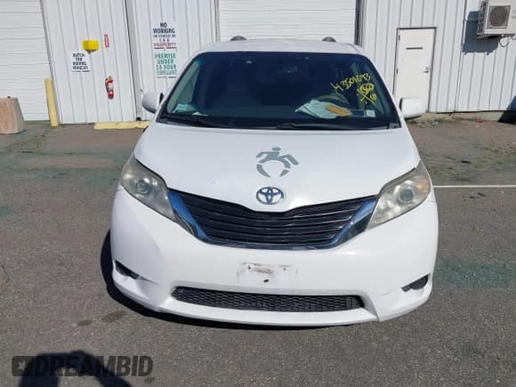 ✅ 2013 Toyota Sienna LE AAS • VIN: 5TDKK3DCXDS328568 • Лот: 43501693. Опубликован ранее на IAAI с пробегом 428 589 миль. Бесплатный доступ к архиву аукционных продаж из США и подробный отчёт об истории автомобиля на DreamBid. Изображение 12.
