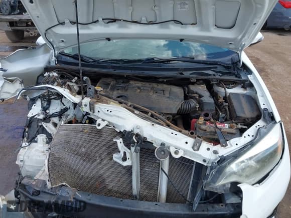 ✅ 2014 Toyota Corolla LE Premium • VIN: 5YFBURHE9EP043573 • Lot: 43298355. Wystawiony na IAAI z przebiegiem 130 824 mil. Bezpłatny archiwum sprzedaży aukcyjnych z USA i szczegółowy raport historii pojazdu na DreamBid. Zdjęcie 10.